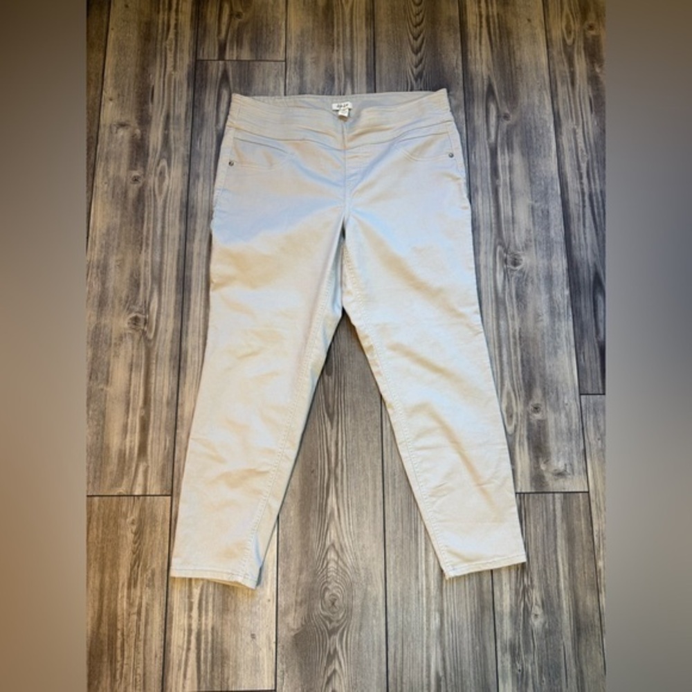 Style & Co. Women’s Beige Pull-On Capri Pants | Women’s Size 14